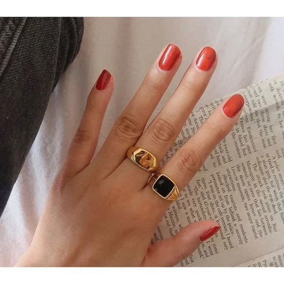 18K Gold Plated Statement Unisex Black Spinel Signet Ring - Picture 5 of 6